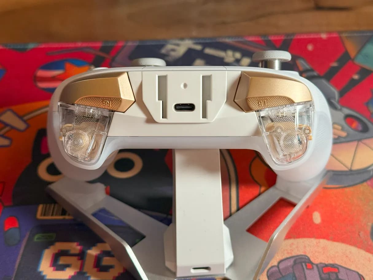 The back of the GameSir Cyclone 2 with its two back buttons