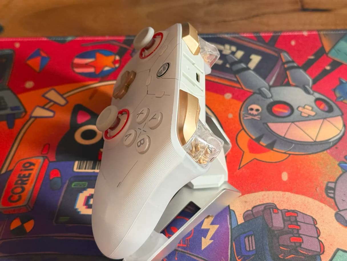 The GameSir Cyclone 2's triggers and shoulder buttons from the side